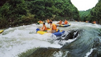 黃石寨、金鞭溪、袁家界、天子山、猛洞河漂流三日遊